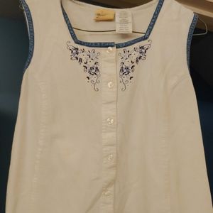 Announcements Maternity top in medium